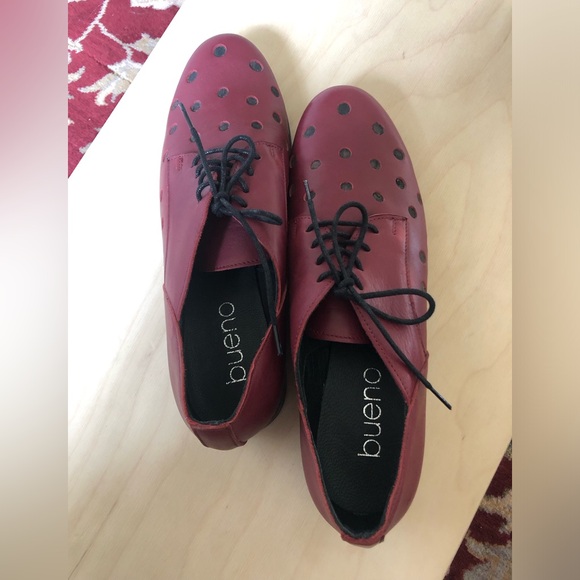 Bueno Burgundy Cutout Loafers - Picture 6 of 6